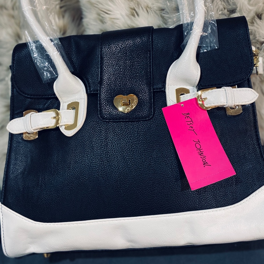 💕 Betsey Johnson Heart Turnlock Tote 💕